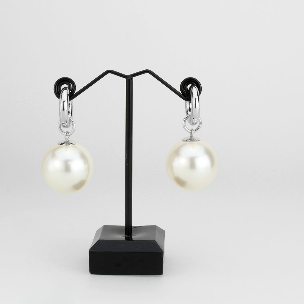 3W1741 - Imitation Rhodium Brass Earring with Synthetic in White-2
