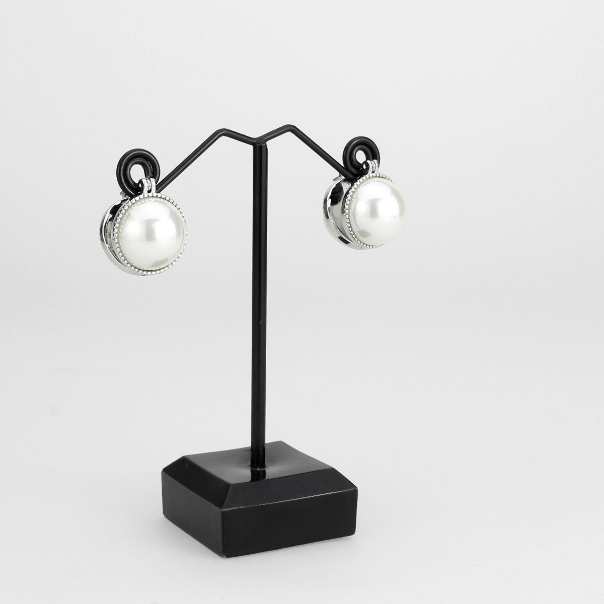 3W1764 - Imitation Rhodium Brass Earring with Synthetic in White-1