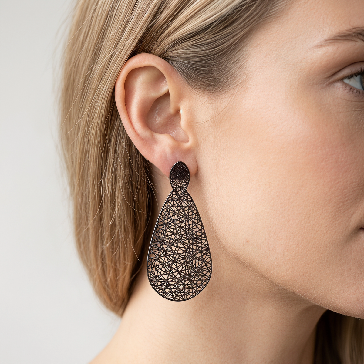 4W045 - Earring, Brass, TIN Cobalt Black  , No Stone-2