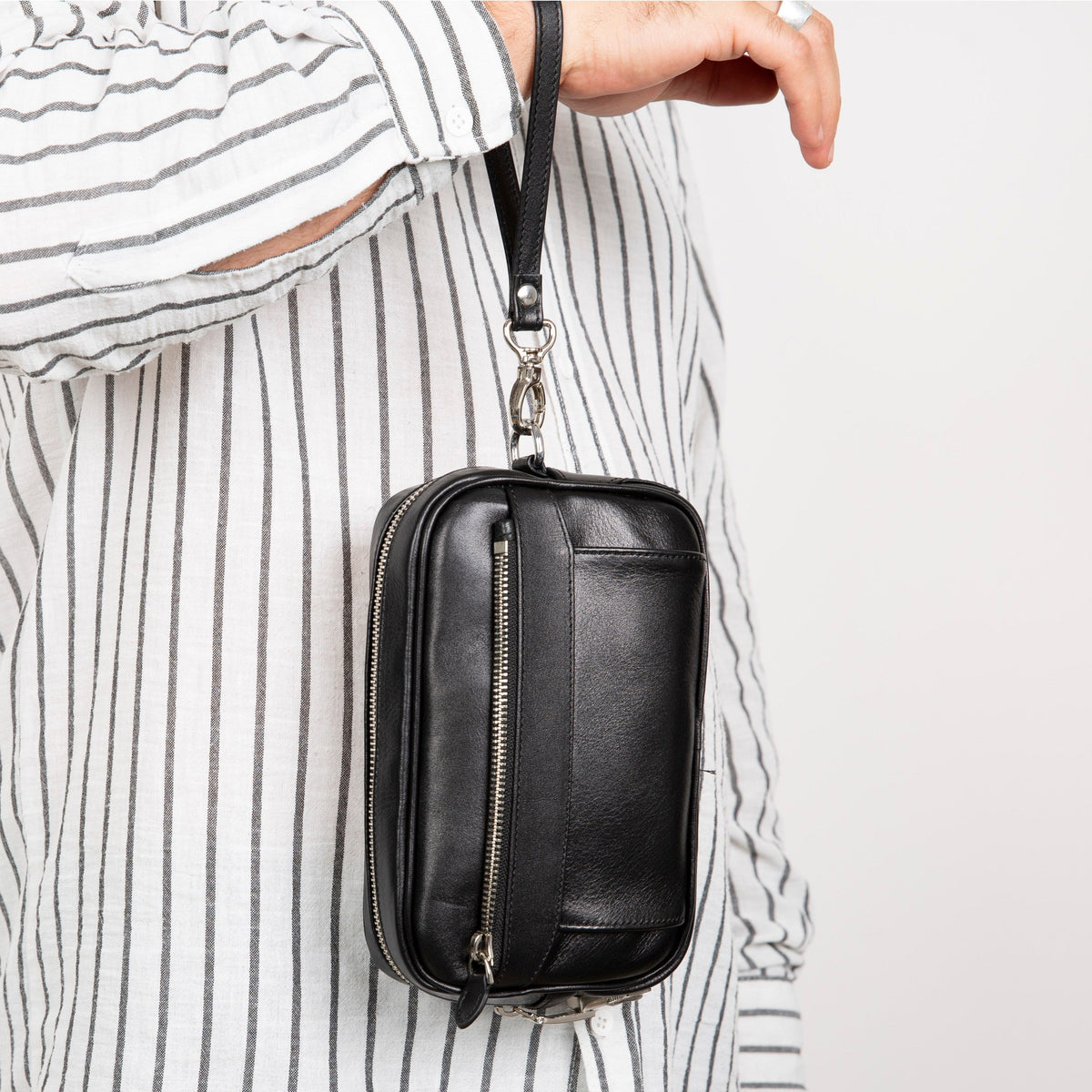 Fresno Leather Clutch – Secure Travel Wallet with Lock-0