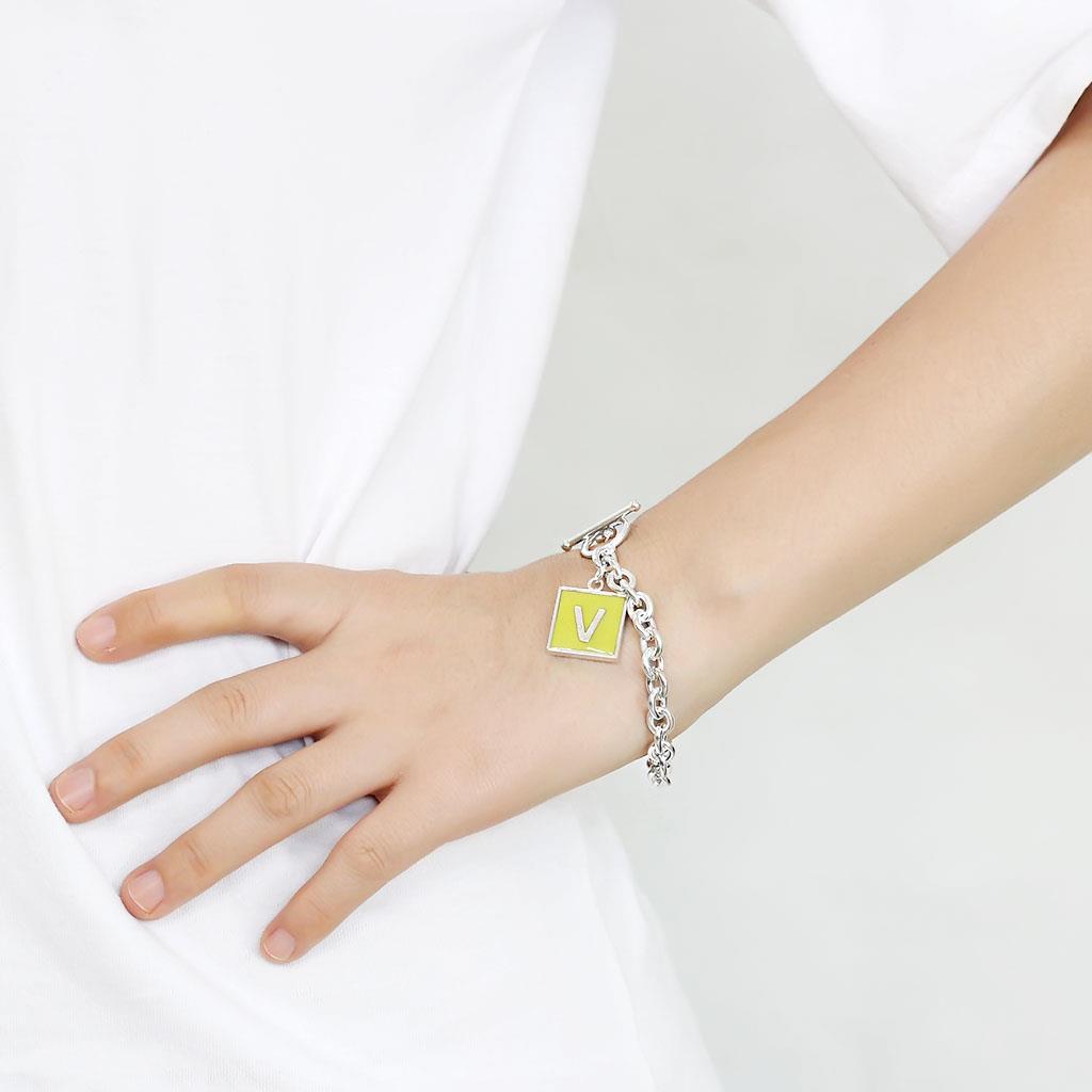 LO4643 - High-Polished Brass Bracelet with Epoxy  in Emerald-2