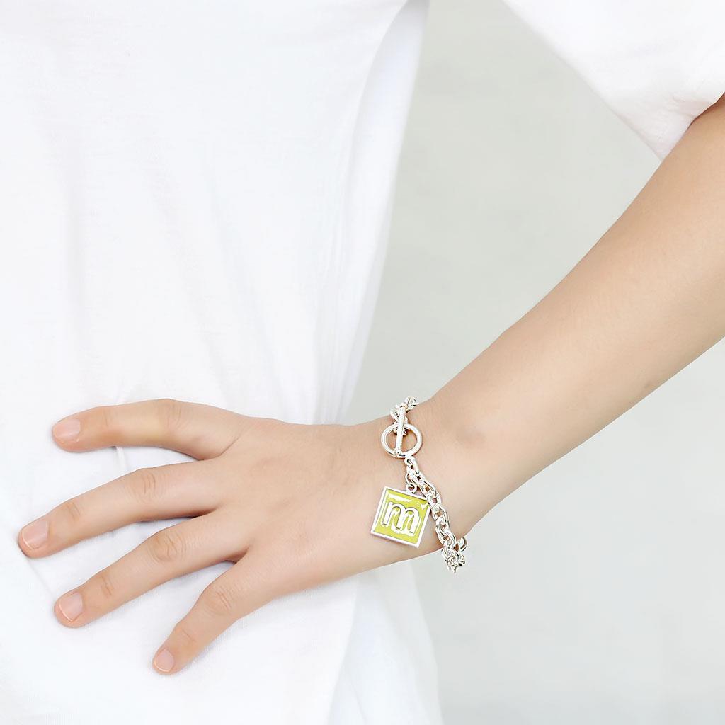 LO4644 - High-Polished Brass Bracelet with Epoxy  in Emerald-2